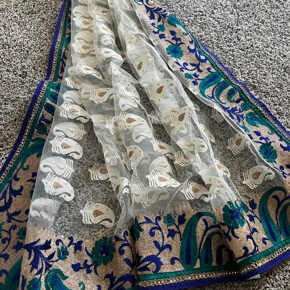 Sari, Indian dress - Picture 5 of 6